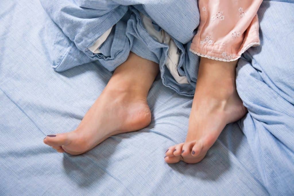 Как научиться управлять синдромом беспокойных ног